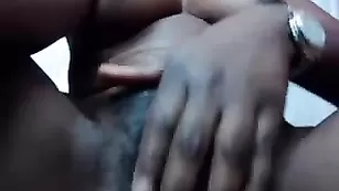 black_cherry Раздеваюсь, чтобы показать тебе свою пушистую сочную киску