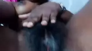 black_cherry Раздеваюсь, чтобы показать тебе свою пушистую сочную киску