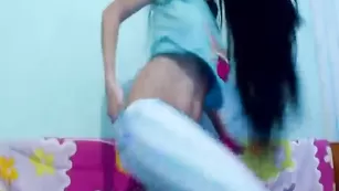 Сисястая красавица MaiaXXX обнажается и дрочит пизду