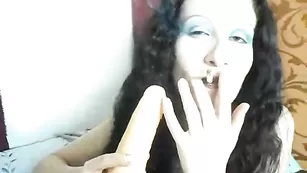 ExoticFlame Поношенная мамочка сосет самотык своим дымящимся ртом