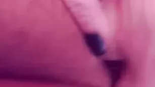 Грудастая цыпочка HotEleanor шалит с фаллосом