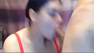 Брюнетка Dayanna дрочит и сосет хуй