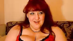 Жирная рыжуха largeAnna4u мастурбирует вагину