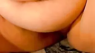 Жирная рыжуха largeAnna4u мастурбирует вагину