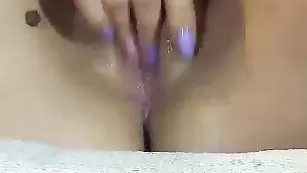 Блонда в чулках CindyBlow оседлала фаллос