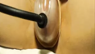 SexyMaike Дрочу свою накачанную насосом киску крупным планом