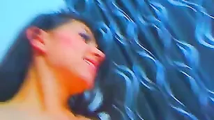 selen4u Длинноволосая общительная цыпа завлекается гибким фаллосом