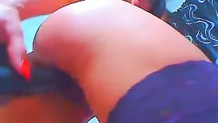 selen4u Длинноволосая общительная цыпа завлекается гибким фаллосом