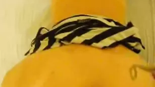 yana6050 Жопастенькая стройная подставляет свой булочки под член парня