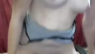 loverSue Бледнолицая брюнетка в чулках стягивает с себя одежду и мастурбирует под музыку