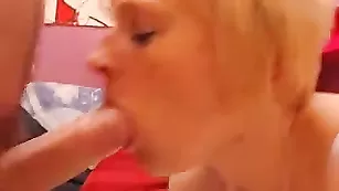 Пылкая шкура HornECouple сосет хуй