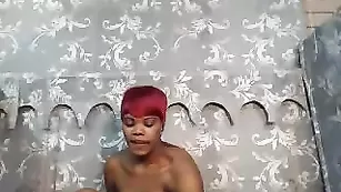 sexydivah69 темненькая студентка любит развратные танцы