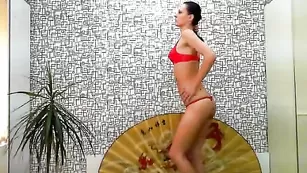 SensualPussy1 Танцую на кровати в красном белье