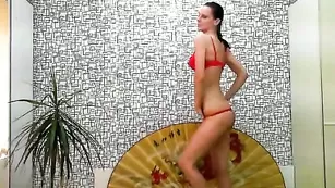 SensualPussy1 Танцую на кровати в красном белье