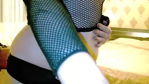 Рыжая крошка LadyMorrigan ласкает сисечки