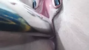 AlluringAli25 Развлекается с киской и 2 дилдо крупным планом