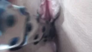 AlluringAli25 Развлекается с киской и 2 дилдо крупным планом