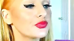 AnastasiaUK Шикарная блондинка с рабочими ртом