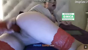 Похотливая FantasyNikki дрочит пизду страпоном
