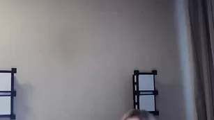 Роскошная killer__tits танцует стриптиз с подружкой