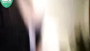 Грудастая соска Amaz0nka лижет сосочки