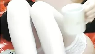 Светловолосая Naughtycindy26 ласкает половые губки