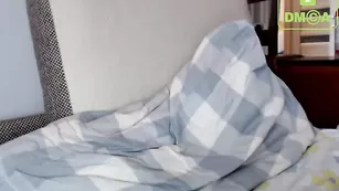 Беременная самка brilliantsophie трахает оба отверстия