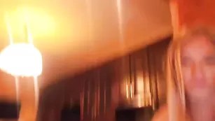 Похотливая killer__tits обнажается с подружкой