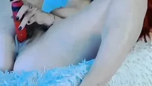 Похотливая sexsmells трахает пизденку фаллосом