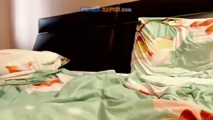 Обнаженная redjinaandross трахнула обе дырочки