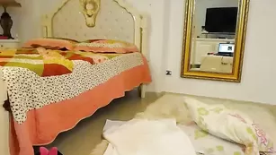 Малышка angela_maria26 дрочит мокрую киску пальцами