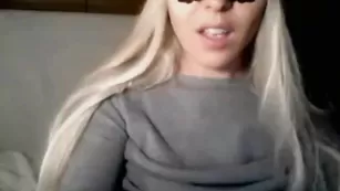 Красотка Ladyfreyja мнет сиси