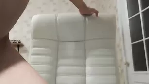 Худая проказница Ronnyponny мастурбирует пизденку