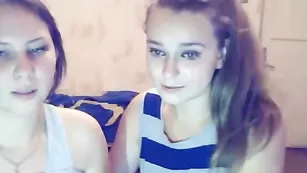 Две дамы SexyKittyShow показывают сиськи