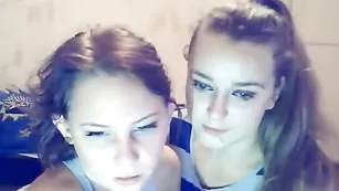 Две дамы SexyKittyShow показывают сиськи