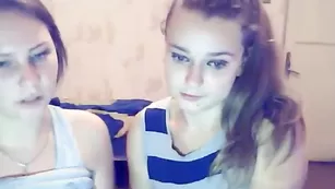 Две дамы SexyKittyShow показывают сиськи