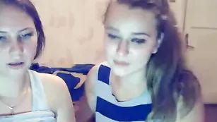 Две дамы SexyKittyShow показывают сиськи