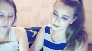 Две дамы SexyKittyShow показывают сиськи
