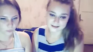 Две дамы SexyKittyShow показывают сиськи