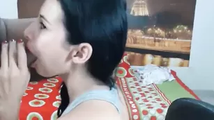 Мадам LatinCouple92 стоит на коленях