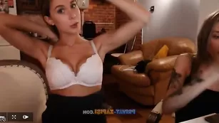 Русские суки Lalka_Sosalka дразнят большими сиськами