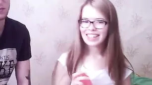 Очкастая потаскушка развлекается с ловенсом DirtysjMorty