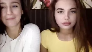 Красивые девочки sushivecher общаются во фри