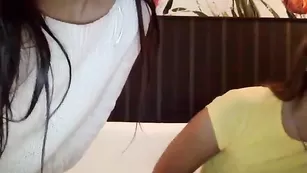 Красивые девочки sushivecher общаются во фри