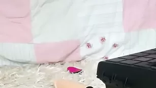 Блестящая шлюшка разрабатывает задницу CallMeBadGirl