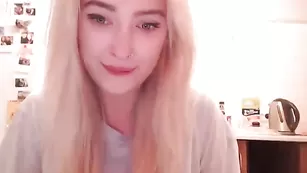 Милашка Lana_and_Sabo возбуждает огромными сиськами