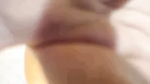 Сисястая потаскушка занимается мастурбацией Mashulya29