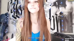 Татуированная шкура Purple_bitch трахает попку