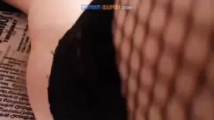 Сисястая богиня Armur тискает сосочки