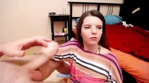 Красивая малышка Kurabito надрачивает хуй